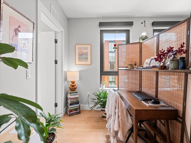 Building Photo - 9 Central St