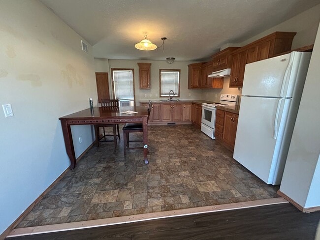 Building Photo - Cute 3 bedroom Duplex for Rent!