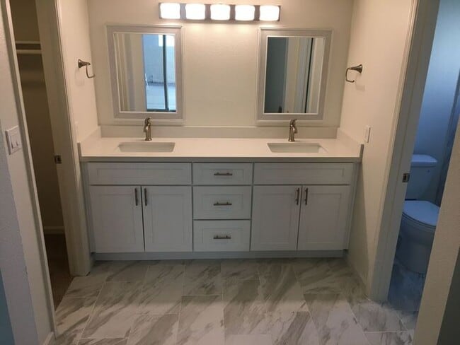 Building Photo - COMING SOON! Adorable 2 Bed 2 Bath Condo i...