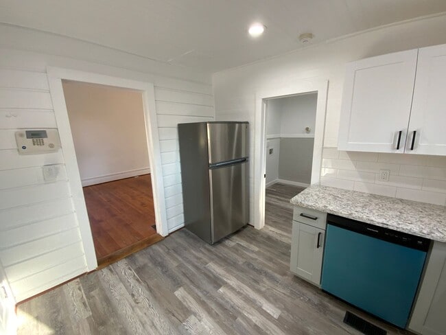Building Photo - CHARMING UDPATED 2 BED 1 BATH CAPITOL HILL HOUSE IS A MUST SEE!!