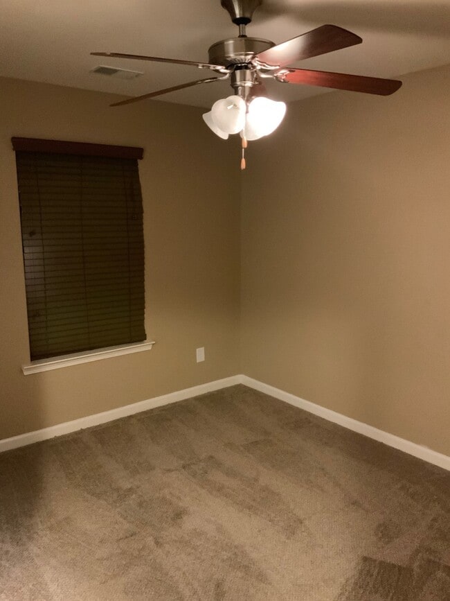 Building Photo - Price Reduction. Chelsea Park!!!  4 Bedroo...