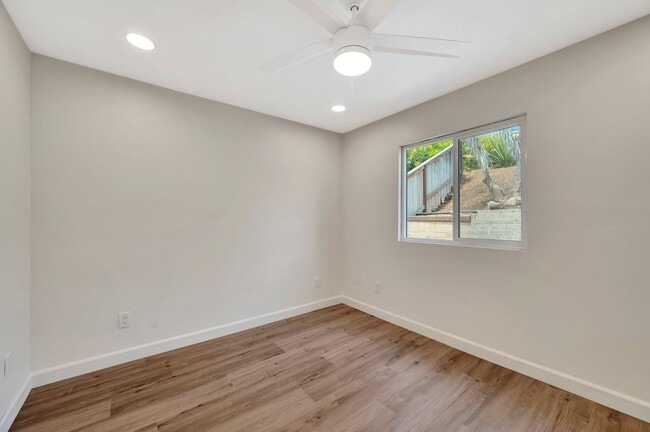 Building Photo - 2 bedrooms 1.5 baths home in San Diego FOR...