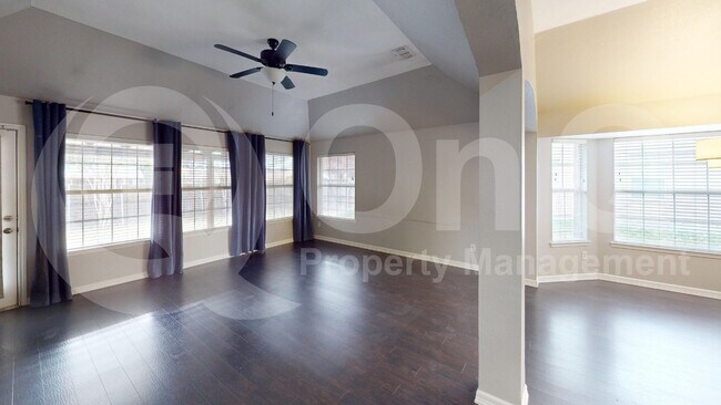 Building Photo - 6201 Grantham Dr