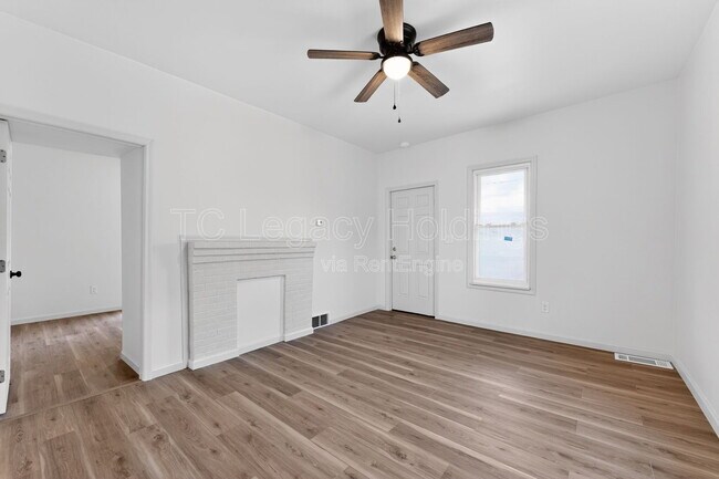 Building Photo - 407 Simpson Ave