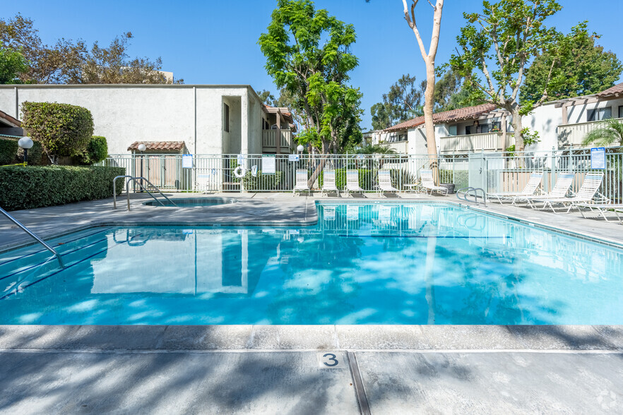 Primary Photo - Stone Creek Apartments