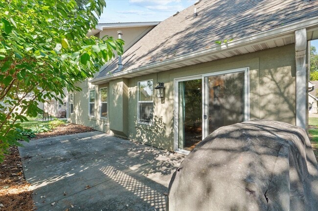 Building Photo - 400 N Village Cir