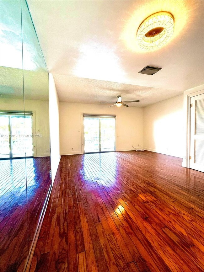 Building Photo - 2533 NE 15th St