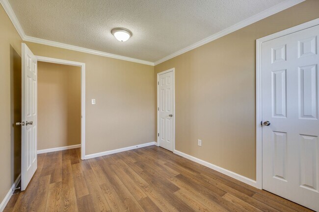 Building Photo - 4br/ 2 ba private home in Bristol TN
