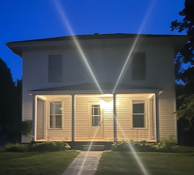 Primary Photo - 127 Wilbur St