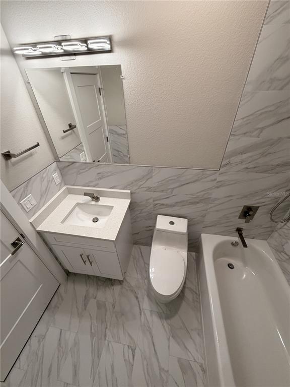 Building Photo - 10 Lyons Pl