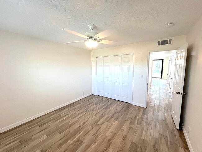 Building Photo - Updated 1 Bed 1 Bath Condo Across A1A from...