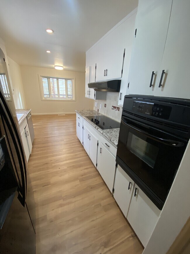 Building Photo - 1431 Rancho Way