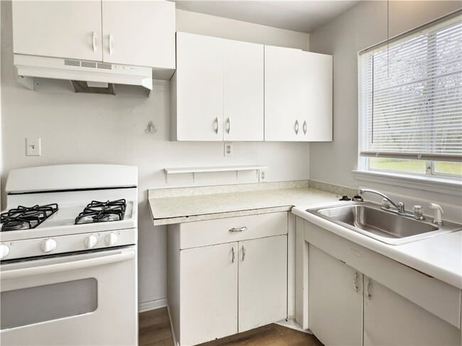 Building Photo - 507 Dogwood St