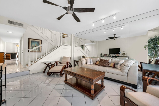 Building Photo - 584 SE 20th Ave