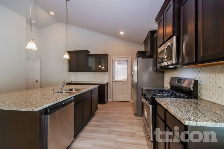 Building Photo - 9838 Gln Brk Ln