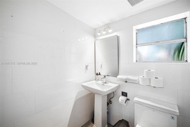 Building Photo - 154 NW 45th St