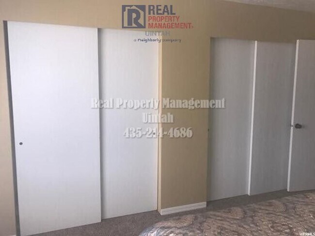 Building Photo - 3 Bed 2 Bath Duplex