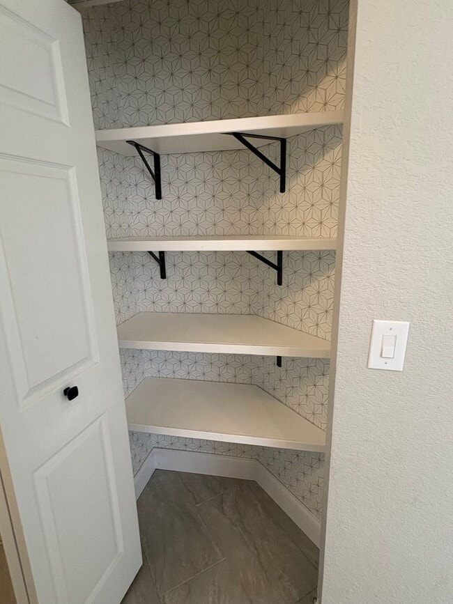 Building Photo - 3/2/2 with Solar!