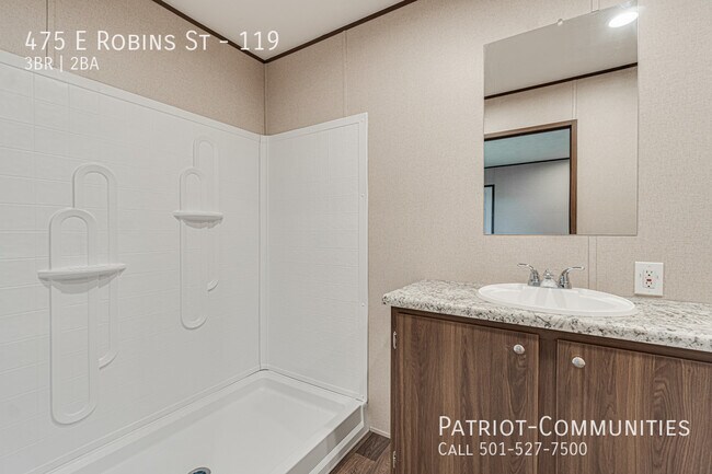 Building Photo - 475 E Robins St