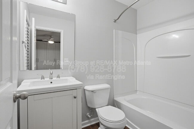 Building Photo - 648 Providence Pl SW