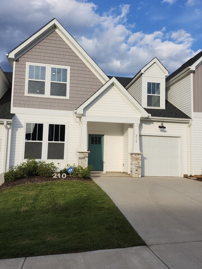 Building Photo - 210 Woodhouse Wy