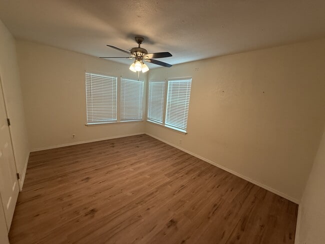 Building Photo - 1002 S Highland