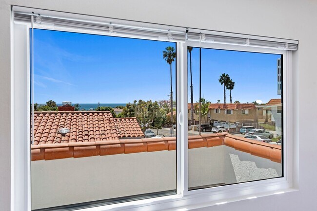 Building Photo - 223 Avenida Victoria