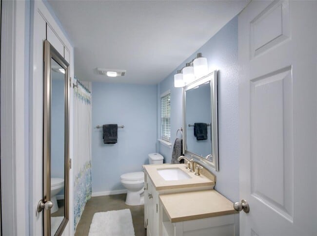 Building Photo - 2325 Newfield Ln