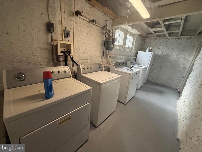 Building Photo - 720 Springfield Ave