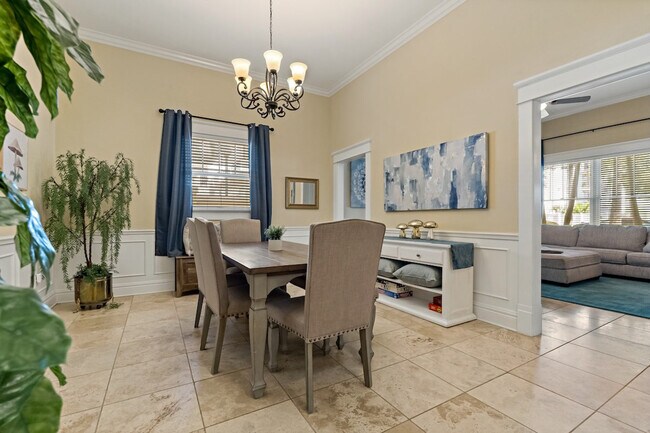 Building Photo - 611 S Orleans Ave