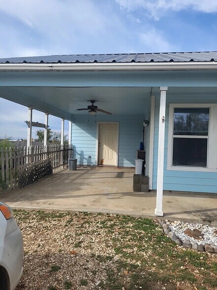 Building Photo - Room in Duplex on Co Rd 150