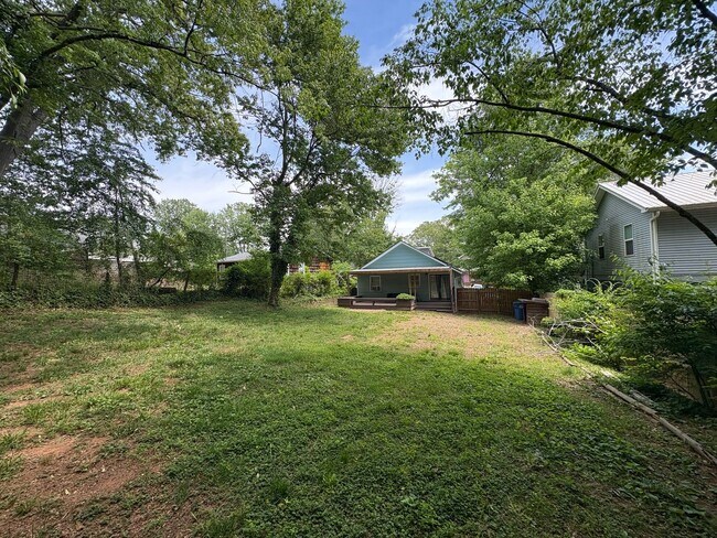 Building Photo - 10 Spring Dr