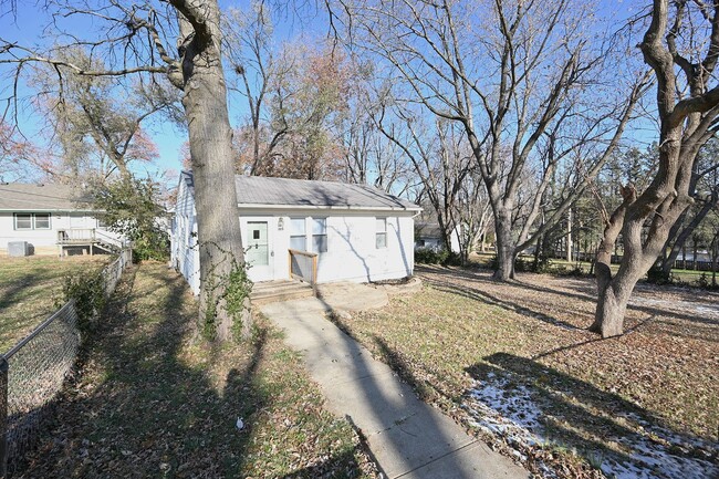 Building Photo - Cute 2 bedroom, 1 bath house