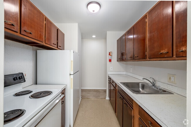 Interior Photo - 1313 S State St