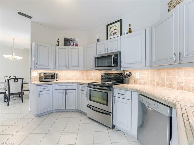 Building Photo - Turnkey 2-bedroom plus den villa, perfectly situated to capture stunning golf course and lake vie...