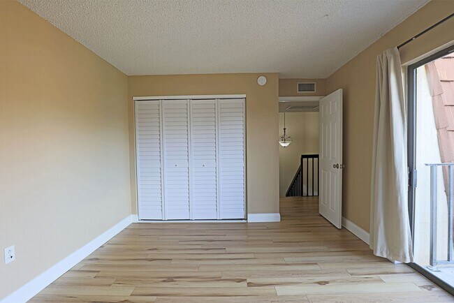 Building Photo - 5219 Cedarbend Dr