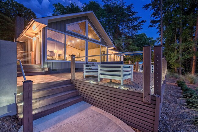 Building Photo - 135 Misty Cove Ln