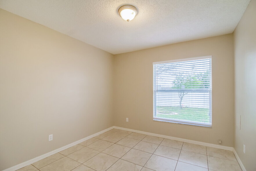 Building Photo - 12041 Goldenstar Ln