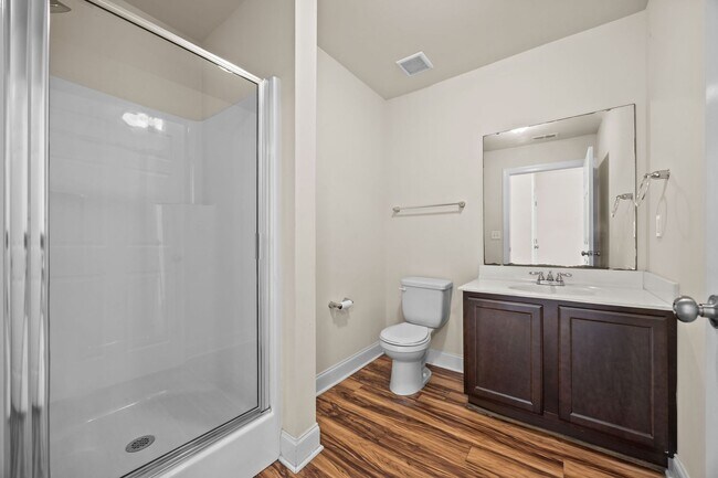 Building Photo - ONE MONTHS RENT FREE FOR THIS SPECIFIC 3 B...