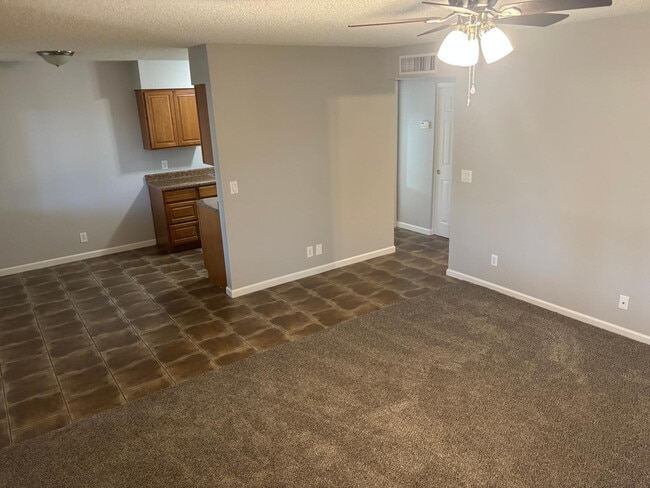 Building Photo - 321 N Horne