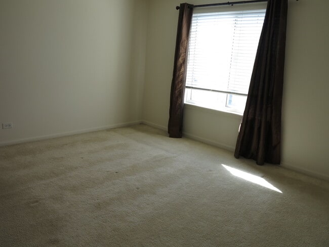 Building Photo - 548 New Haven Dr