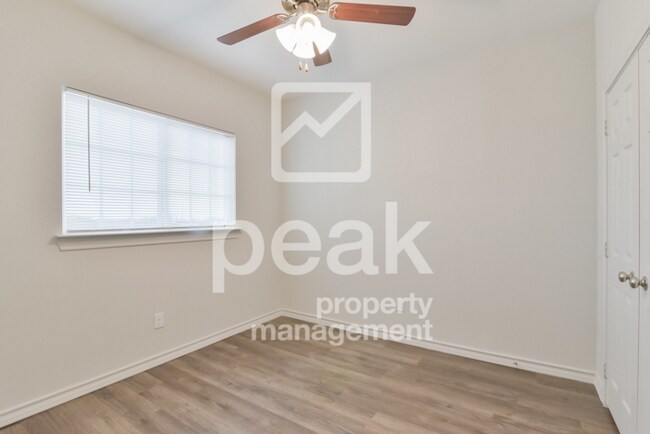 Building Photo - $1375! 2Bed/1.5bath Duplex Available for Rent! Apply today and save $150!