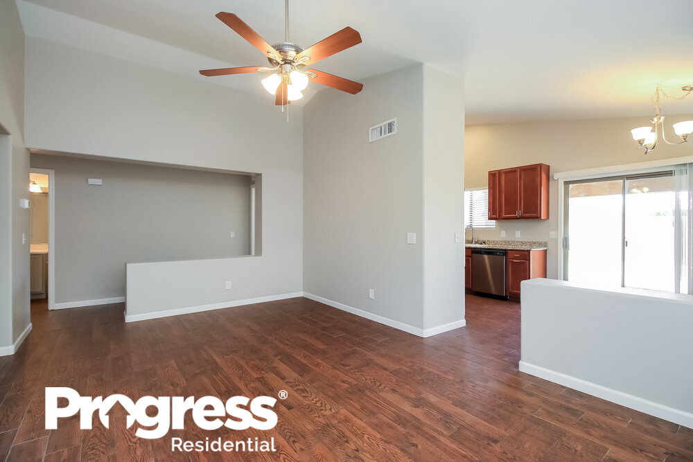 Building Photo - 44 E Coral Bean Dr