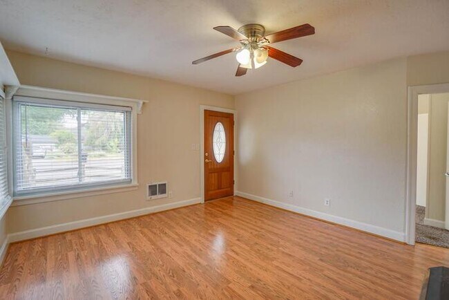 Building Photo - CUTE AND COZY WOODLAND CHARMER