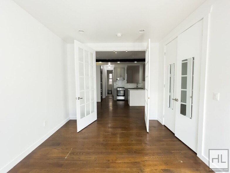 Building Photo - EASTERN PARKWAY / Crown Heights / Spacious...