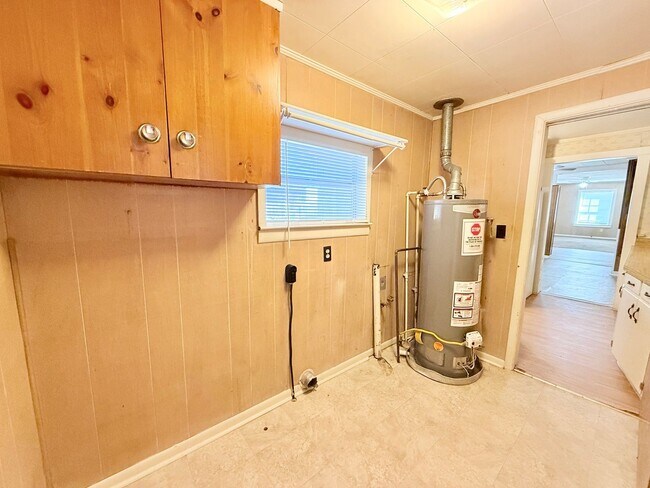 Building Photo - Charming 3-Bedroom Home With Screened Front Porch