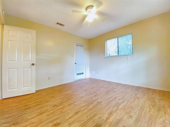 Building Photo - 2 br, 1 bath Condo - 404 Kenniston Dr B B