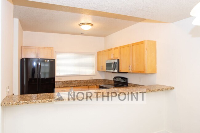 Building Photo - 2BR 2BA Condo w/ Underground Parking • In-Unit Laundry • Gated Courtyard in Salt Lake City
