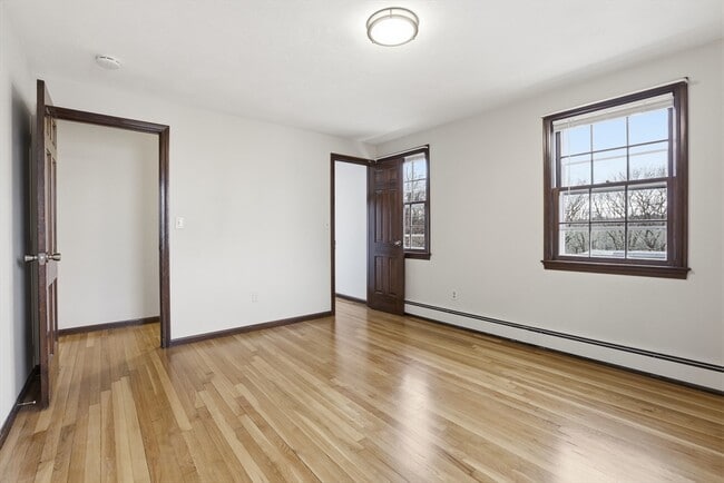 Building Photo - 17 Circle Rd