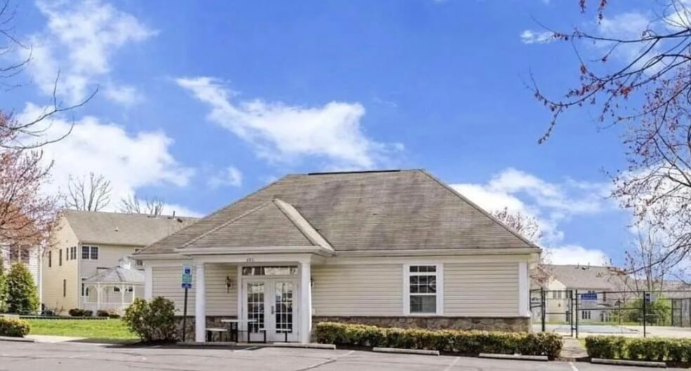 Building Photo - 638 Hunters Rd